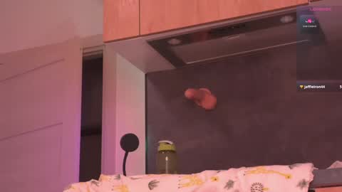 Snapshot of evahothead chatting on January 2025 01:08:01 PM Eva here Wednesday till Sunday online show from January 2025 01:08:01 PM