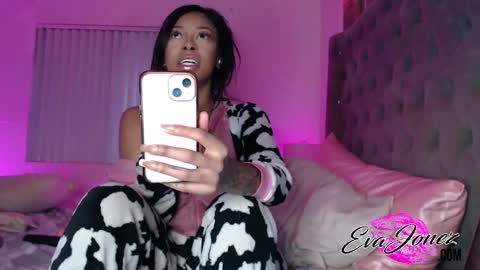 Snapshot of evajonez chatting on February 2025 01:38:01 AM Eva online show from February 2025 01:38:01 AM