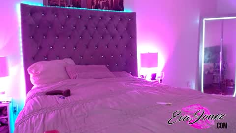 Snapshot of evajonez chatting on October 2025 07:42:01 AM Eva online show from October 2025 07:42:01 AM