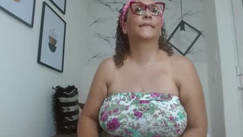 Eva Mills online show from October 2025 04:13:02 PM