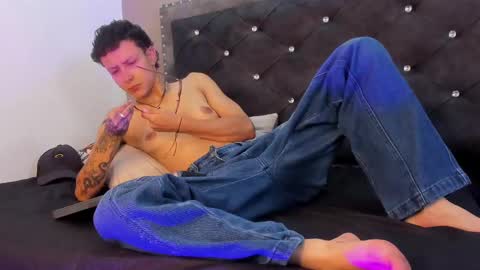 evan_smitt1 online show from September 2025 03:01:02 PM