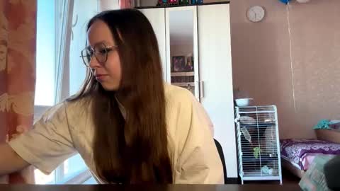 Mia online show from March 2026 02:53:01 PM