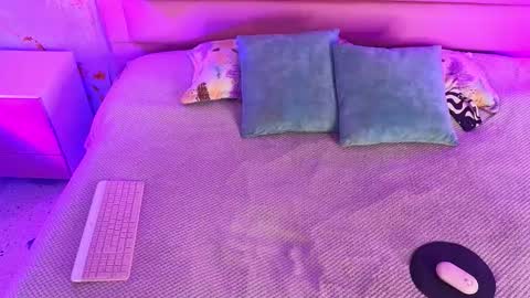 Evangelyne online show from December 2025 03:42:01 PM