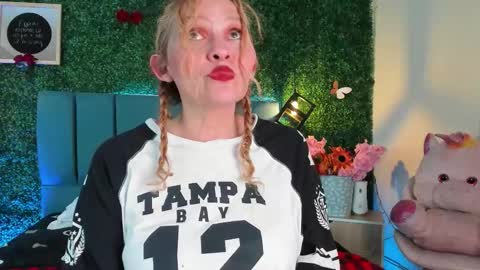  Evangelyne  online show from February 2026 07:28:01 PM