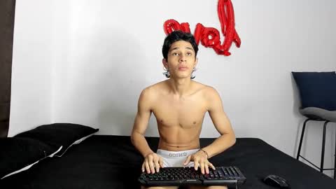 Snapshot of evans_collins24 chatting on November 2025 07:05:01 PM Evans collins24 online show from November 2025 07:05:01 PM