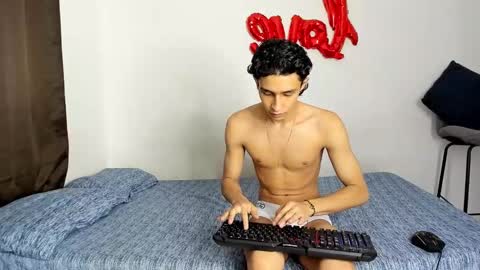 Snapshot of evans_collins24 chatting on November 2025 10:52:02 PM Evans collins24 online show from November 2025 10:52:02 PM