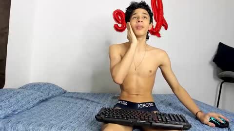 Snapshot of evans_collins24 chatting on November 2025 11:40:01 PM Evans collins24 online show from November 2025 11:40:01 PM