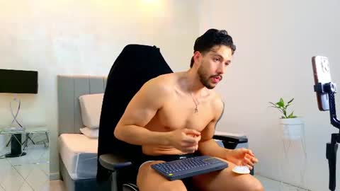 E V A N S online show from July 2026 01:07:01 AM