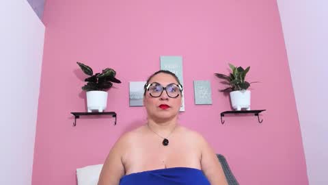 evapalmer_1 online show from September 2025 08:27:01 AM