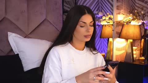 Snapshot of evarhea chatting on November 2025 04:00:01 AM EvaRhea online show from November 2025 04:00:01 AM