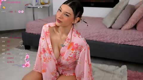 Snapshot of evawarenn chatting on November 2025 06:37:02 PM Carolina online show from November 2025 06:37:02 PM