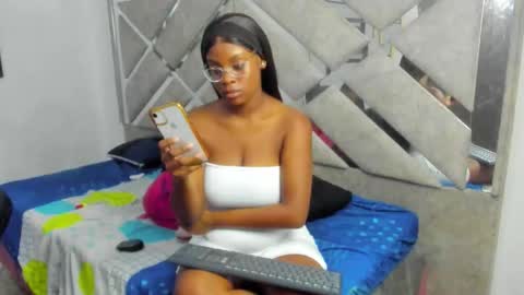 Eva And Emmanuel online show from December 2025 02:35:02 PM