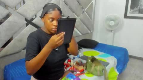 Eva And Emmanuel online show from January 2026 12:41:01 PM