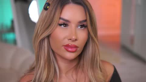 Eva online show from December 2025 08:49:01 PM