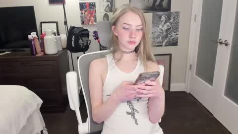 Snapshot of eve003300 chatting on December 2024 11:13:02 PM Goddess Eve online show from December 2024 11:13:02 PM