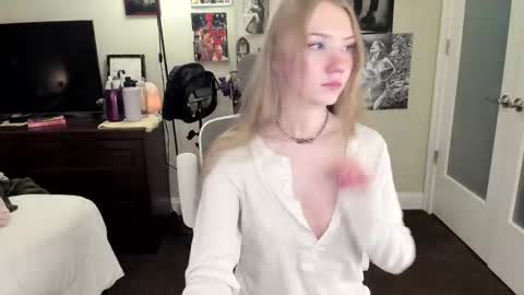 Snapshot of eve003300 chatting on February 2025 11:13:02 PM Goddess Eve online show from February 2025 11:13:02 PM