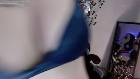 Eve Blue  friends. IG eve blue77 TW EveBlue 1 OF eveblue7 online show from May 2026 02:27:01 AM