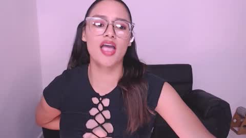 Snapshot of eve_rox18 chatting on January 2025 03:54:02 AM Eve Rox18 online show from January 2025 03:54:02 AM