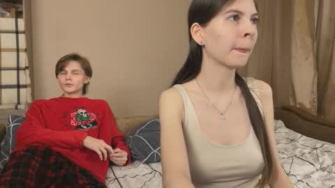 Snapshot of eveandrobert chatting on February 2026 07:06:02 PM EveRobert online show from February 2026 07:06:02 PM