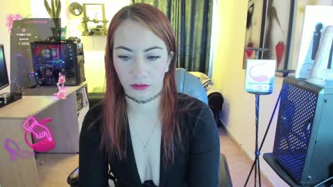 Snapshot of evee_e chatting on January 2025 01:30:01 PM Evee online show from January 2025 01:30:01 PM