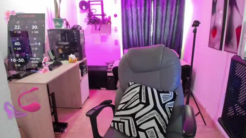 Snapshot of evee_e chatting on February 2025 04:56:02 PM Evee online show from February 2025 04:56:02 PM