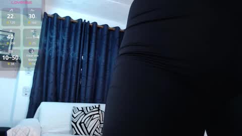 Snapshot of evee_e chatting on November 2025 03:34:01 PM Evee online show from November 2025 03:34:01 PM