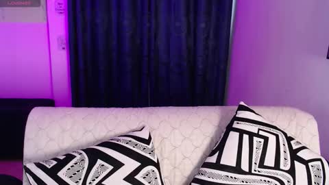 Snapshot of evee_e chatting on December 2025 07:53:02 PM Evee online show from December 2025 07:53:02 PM