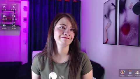 Snapshot of evee_e chatting on December 2025 10:17:02 PM Evee online show from December 2025 10:17:02 PM