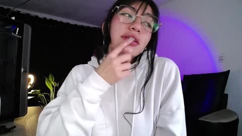 Kissed by an angel  IG evee  lyn20 online show from December 2024 05:59:02 AM