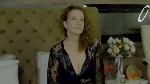 EveHamilton online show from October 2025 07:12:02 PM