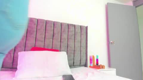 evelin__thompsson online show from May 2026 03:02:02 AM