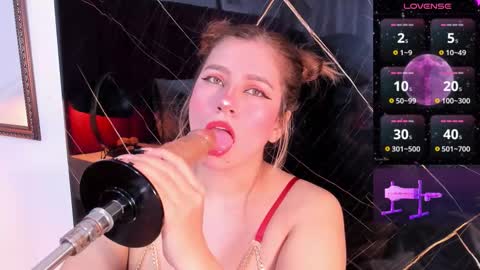 EVELIN online show from November 2025 12:37:01 PM