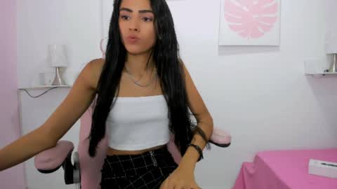 Evelin online show from April 2026 01:03:01 AM
