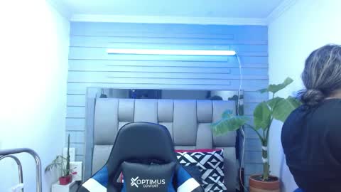 evelin zaens online show from May 2026 05:24:01 AM
