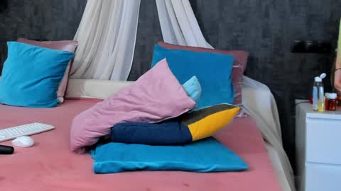 evellynereys online show from January 2025 07:52:02 AM