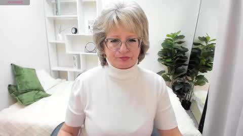 Evelyn online show from October 2025 05:08:01 AM