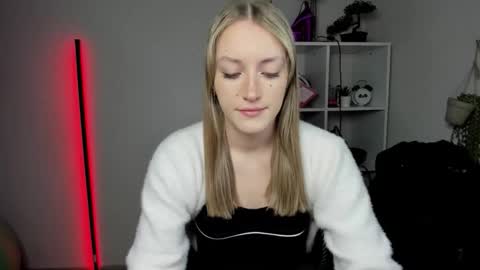 evelynblond online show from March 2026 06:28:02 AM