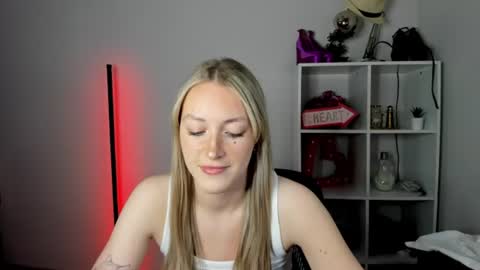 evelynblond online show from July 2026 12:33:01 PM