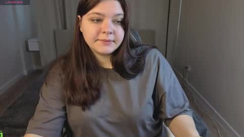 Evelyne Loo online show from May 2026 12:50:01 AM