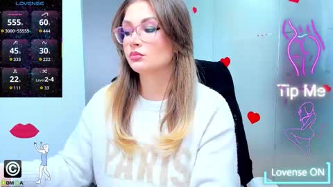 Snapshot of evelyne_rose chatting on March 2026 06:03:01 AM evelyne_rose online show from March 2026 06:03:01 AM