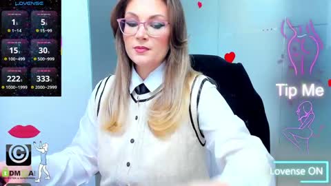 Snapshot of evelyne_rose chatting on April 2026 02:00:02 AM evelyne_rose online show from April 2026 02:00:02 AM