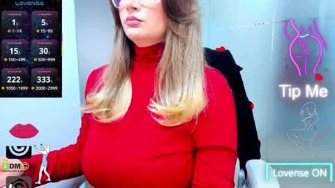Snapshot of evelyne_rose chatting on April 2026 05:12:02 AM evelyne_rose online show from April 2026 05:12:02 AM
