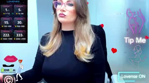 Snapshot of evelyne_rose chatting on April 2026 03:39:01 AM evelyne_rose online show from April 2026 03:39:01 AM