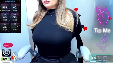 Snapshot of evelyne_rose chatting on April 2026 05:19:01 AM evelyne_rose online show from April 2026 05:19:01 AM