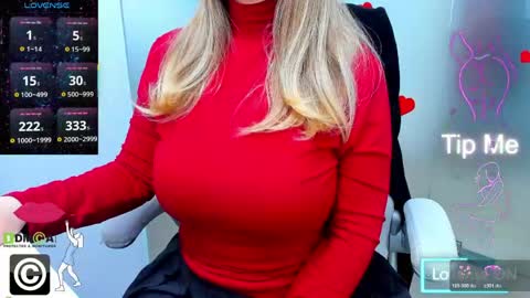 Snapshot of evelyne_rose chatting on April 2026 05:05:01 AM evelyne_rose online show from April 2026 05:05:01 AM