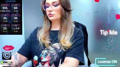 Snapshot of evelyne_rose chatting on May 2026 04:39:01 AM evelyne_rose online show from May 2026 04:39:01 AM