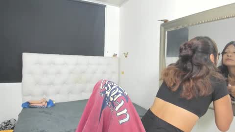 Snapshot of evelynesex chatting on January 2026 04:07:02 AM Evelyne online show from January 2026 04:07:02 AM