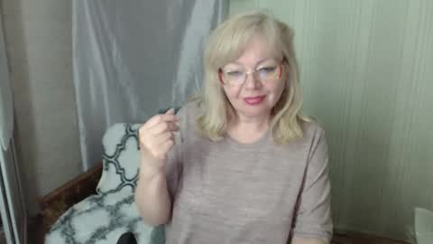 Snapshot of evelynloveshy chatting on April 2026 07:08:02 PM BarbaraBlondy online show from April 2026 07:08:02 PM