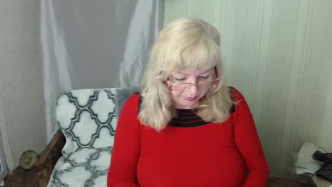 Snapshot of evelynloveshy chatting on May 2026 07:10:01 PM BarbaraBlondy online show from May 2026 07:10:01 PM