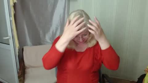 Snapshot of evelynloveshy chatting on May 2026 08:07:02 PM BarbaraBlondy online show from May 2026 08:07:02 PM
